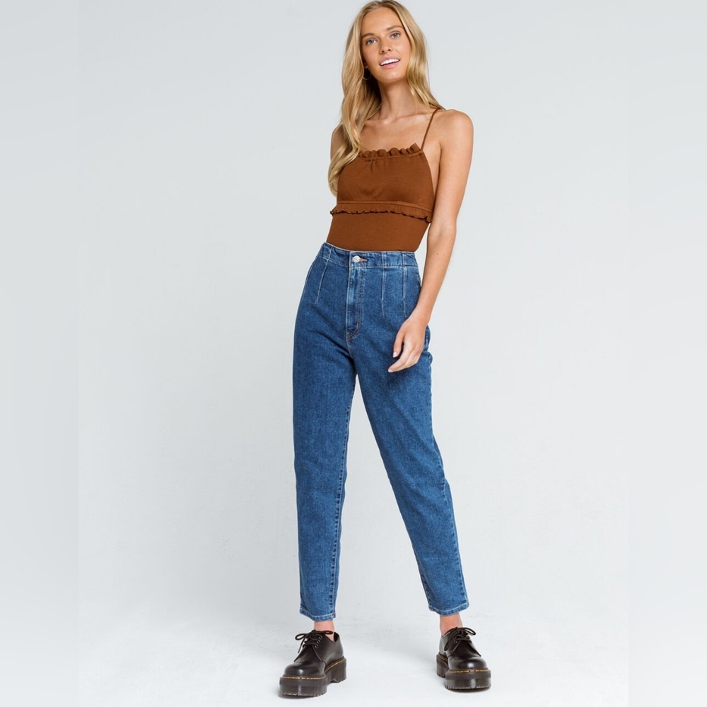 Levis High Waisted Taper Jeans Size 27